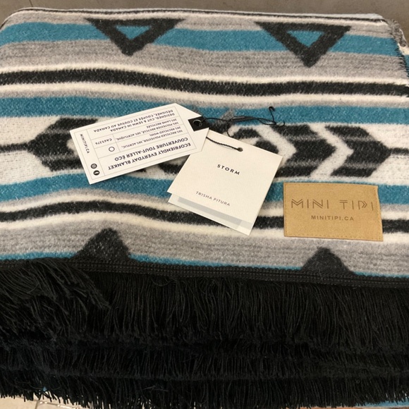 Mini Tipi Storm Reversible Eco-Friendly Blanket - Picture 3 of 7